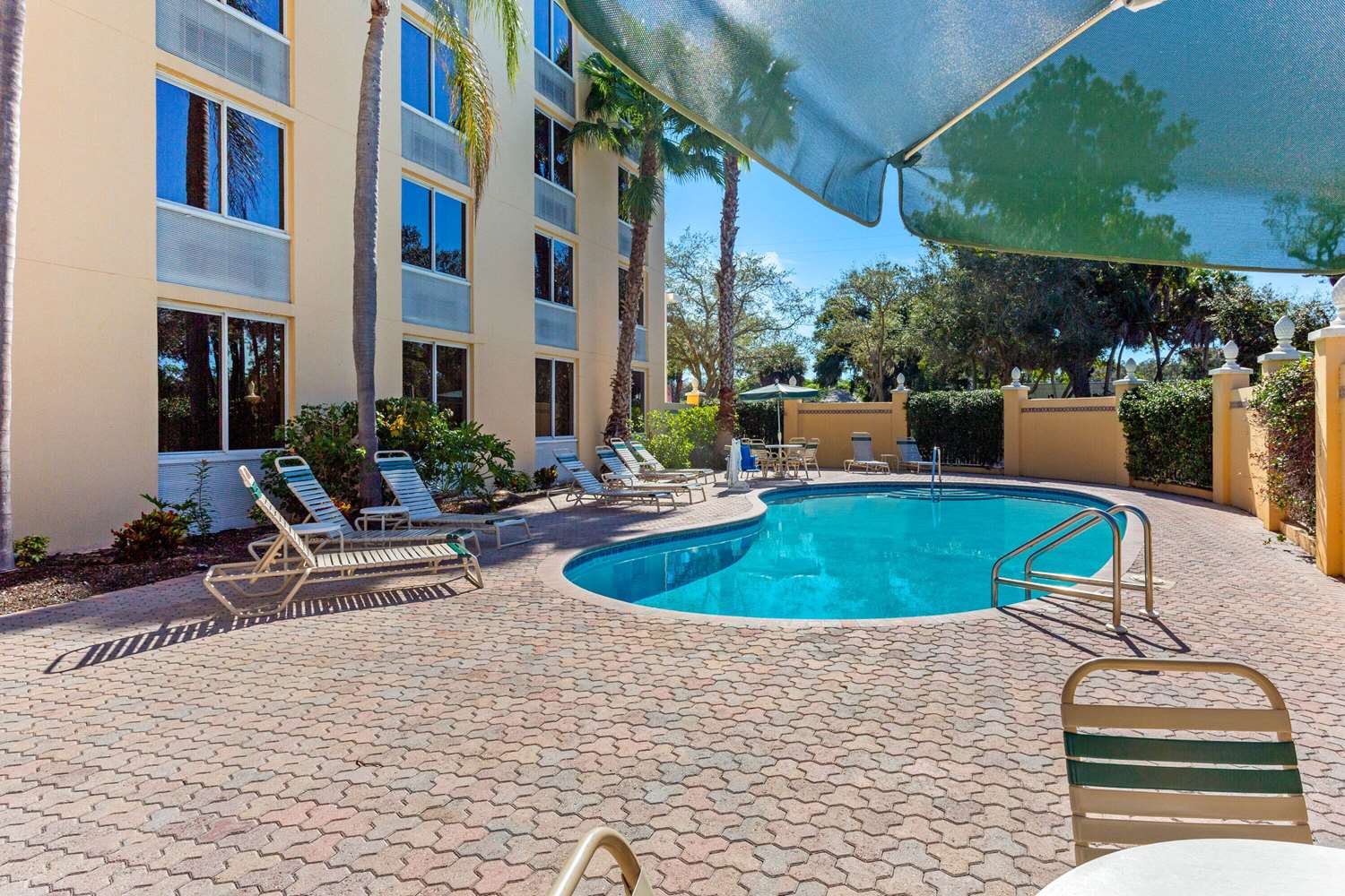 La Quinta Inn & Suites by Wyndham Sarasota Downtown 47/52