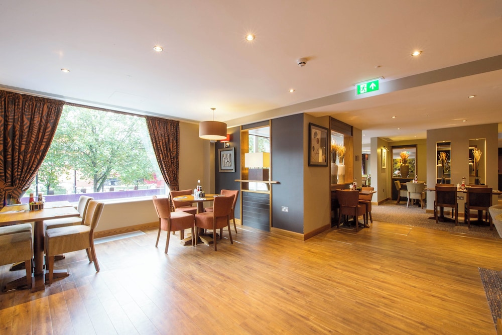 Premier Inn London St Pancras Hotel 32/55