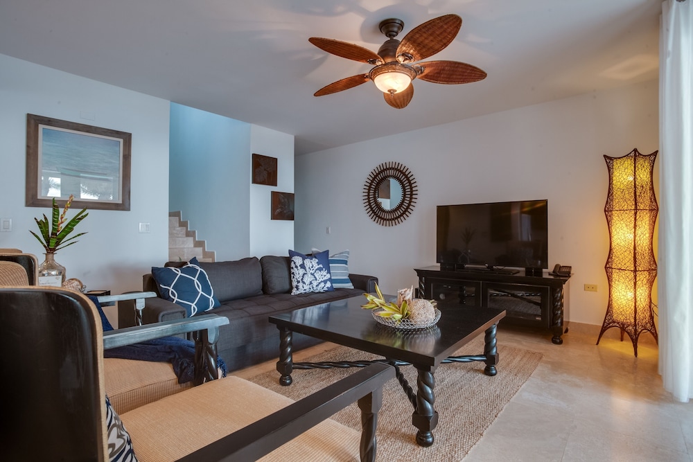 Las Terrazas Resort And Residences 52/77