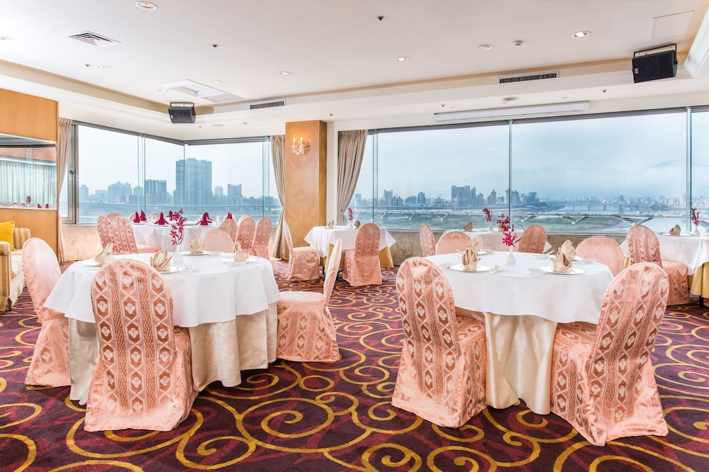 Hotel Riverview Taipei 60/65