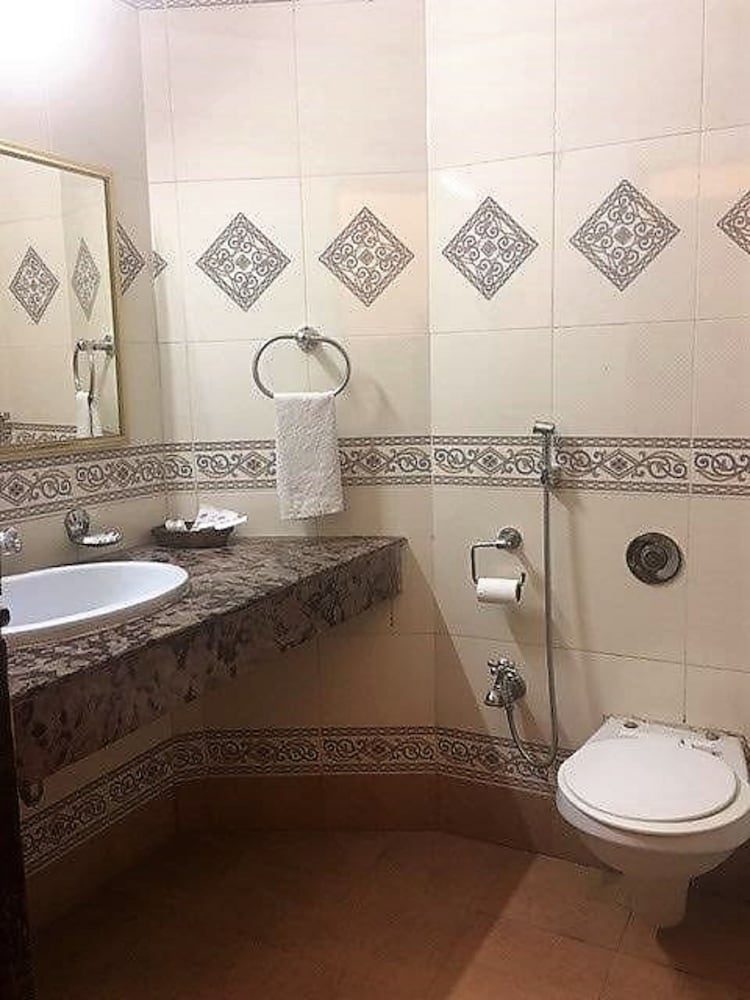 Hotel Amarpreet, Aurangabad - AM Hotel Kollection 46/50