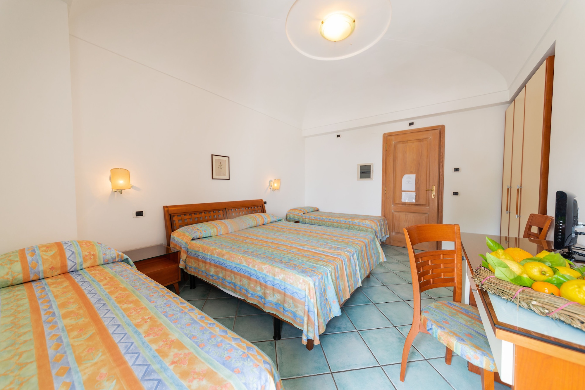 ROOM, QUADRUPLE