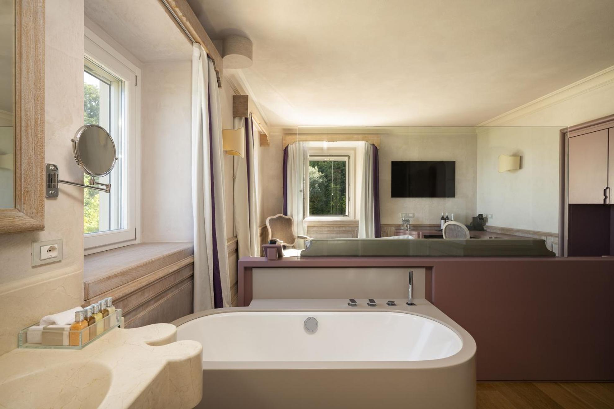 غرفة بريستيج بسرير مزدوج بإطلالة على الحديقة، Villa Lattanzi 6/9