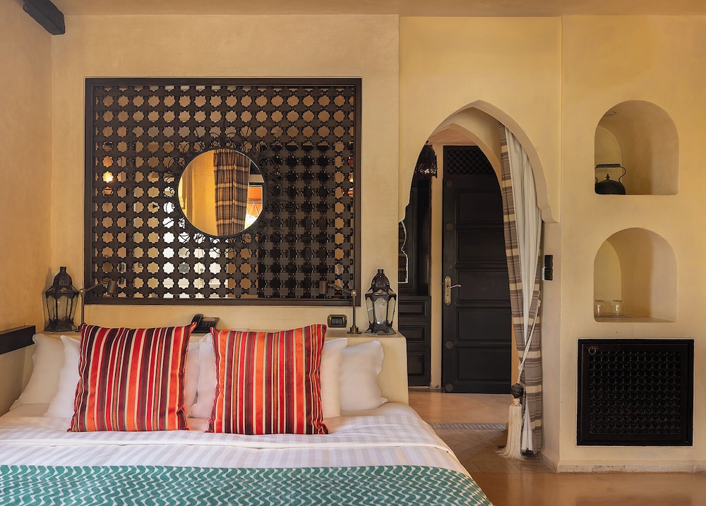 1 Bedroom, Pool, King Bed, Beach Front