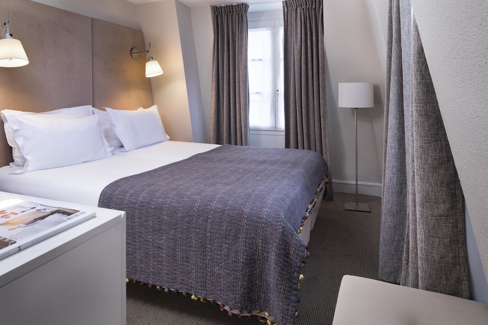 Chambre Deluxe Triple (1 Queen Bed and 1 Large Twin Sofa Bed) - Package Rate
