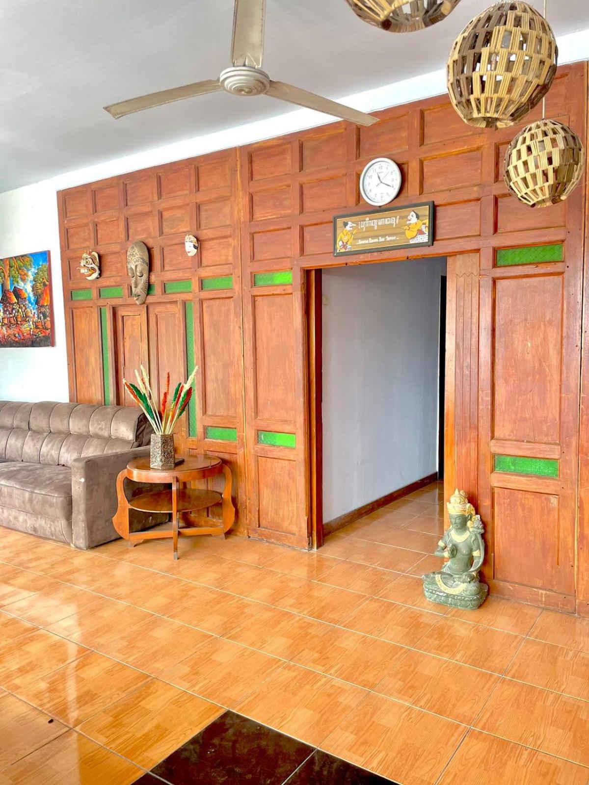 OYO 4016 Tan Jokteng Guest House 43/51