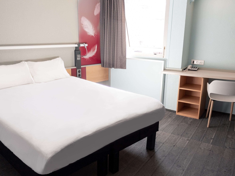 ibis Paris Gennevilliers 10/76