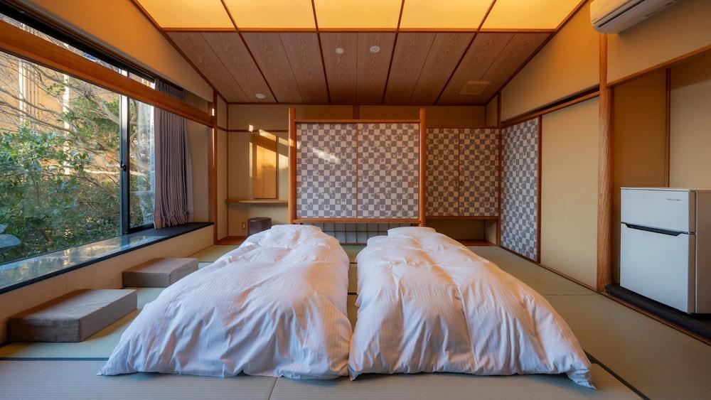JAPANESE, SEA VIEW