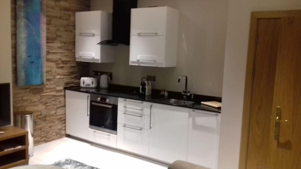 Basinghall Suites 33/33