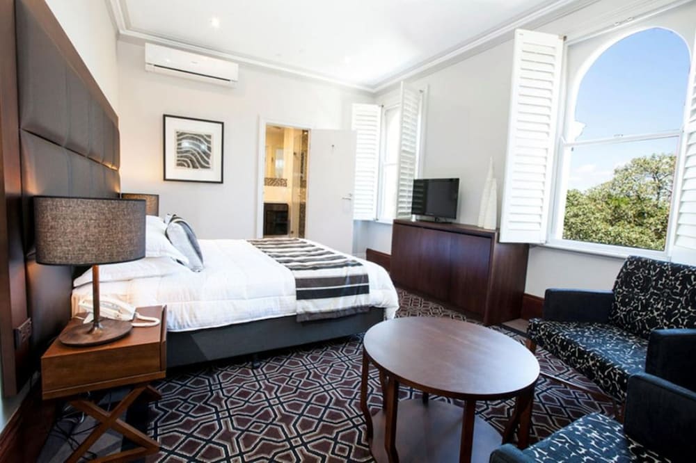 AVONMORE ON THE PARK BOUTIQUE HOTEL 17/39