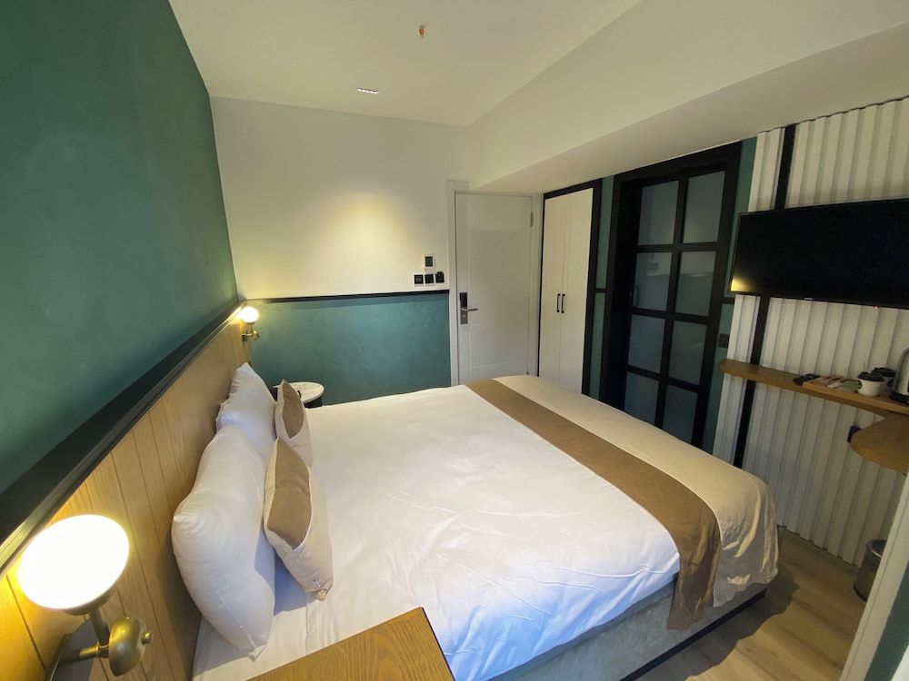 Fragments Hotel 34/51