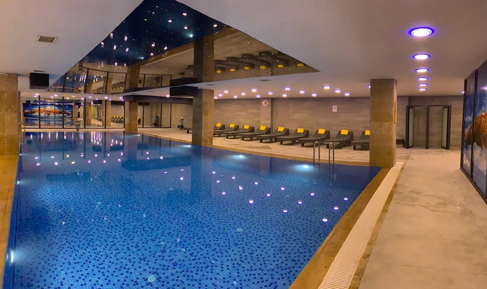 Mardiva Resort Hotel 15/25