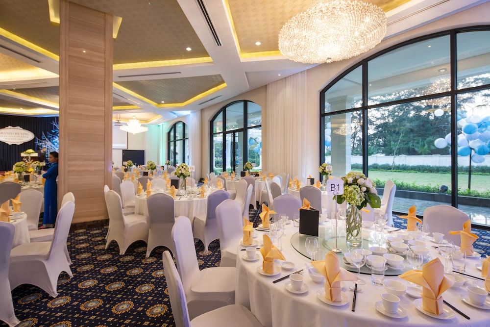 Elegant Suites Westlake 55/72