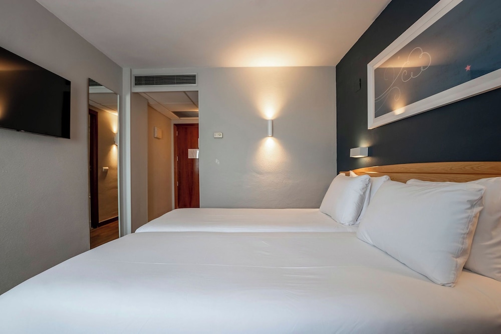 Travelodge Alicante Puerto 27/82