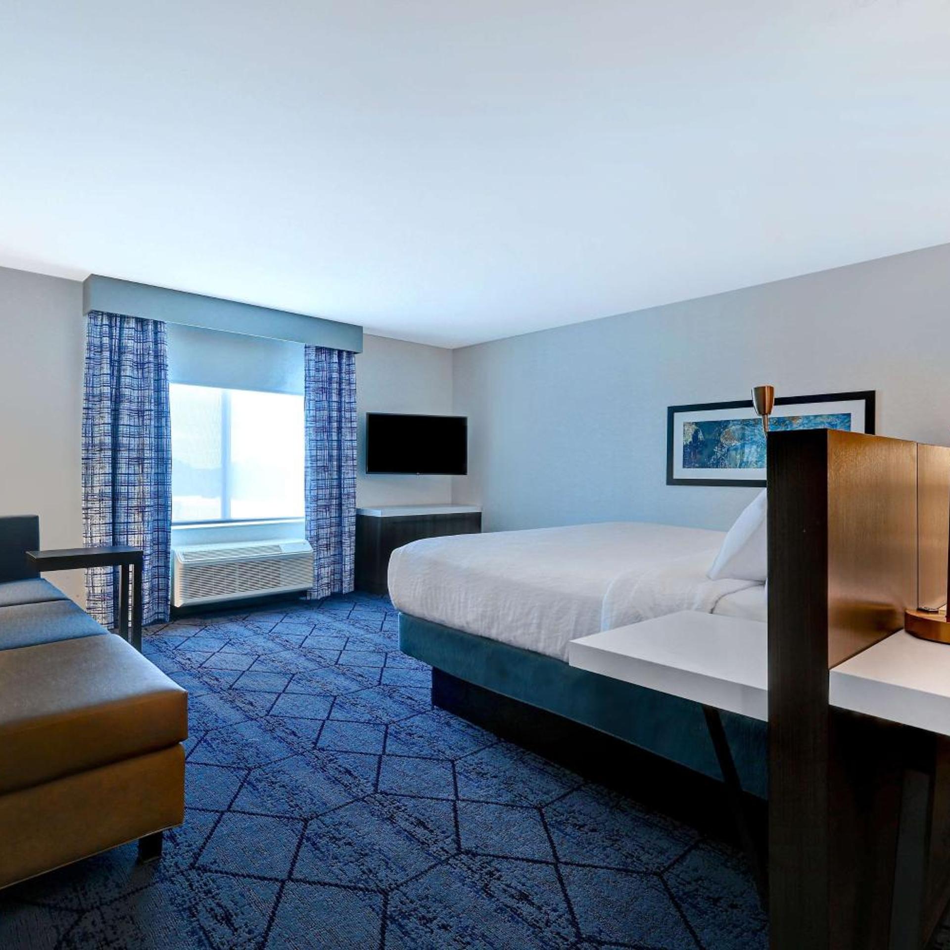 ROOM, KING BED, SOFA