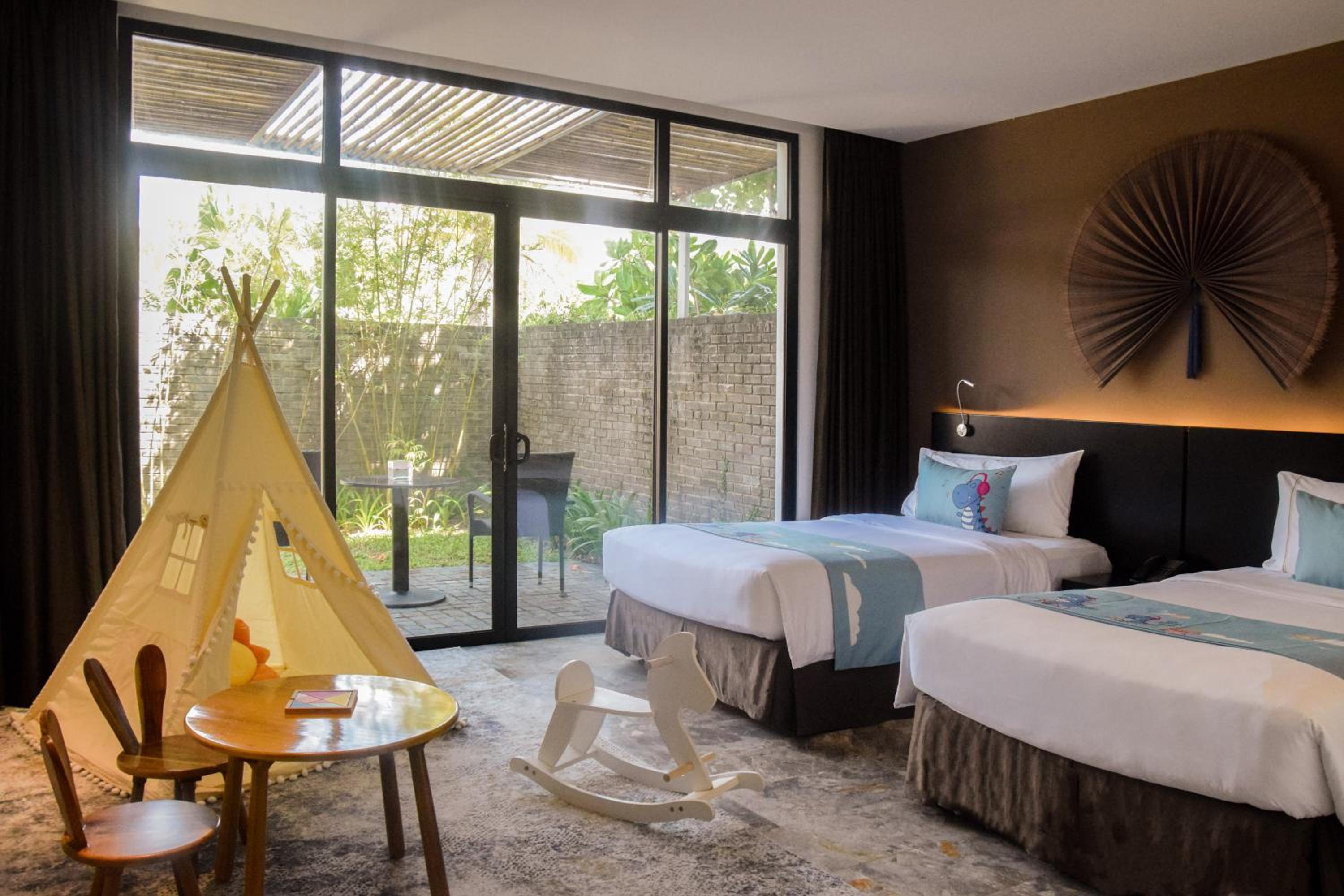 2 Bedrooms, the Level, Family, Terrace, Lounge Access