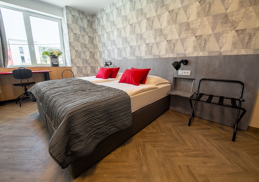 ROOM, DOUBLE BED