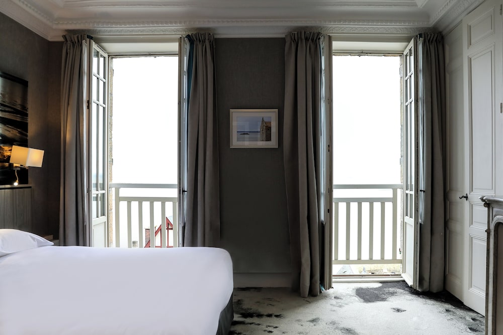 House, Twin Beds