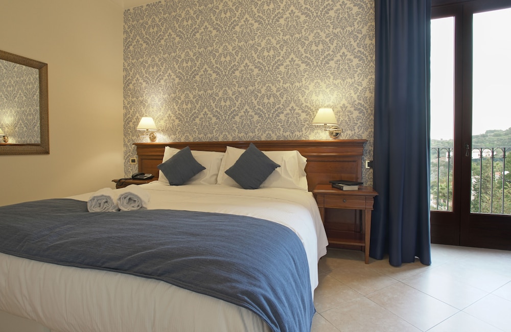 Villa Giuliana 12/50
