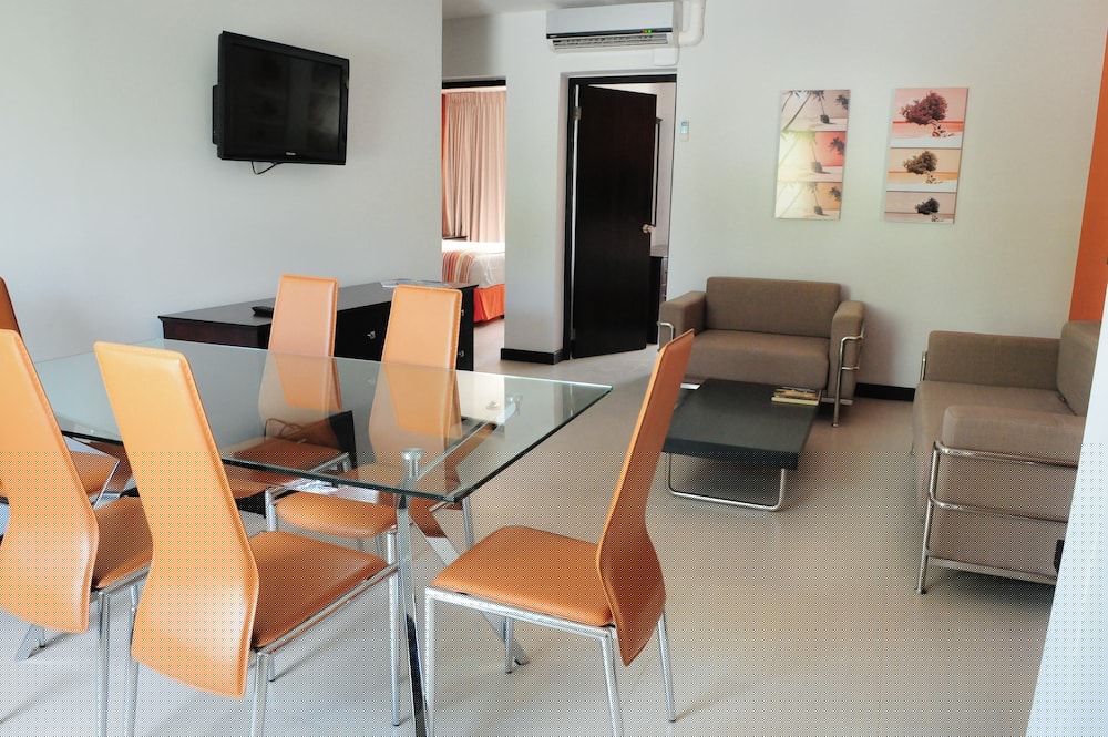 Voco Surfside Aruba by IHG 67/90