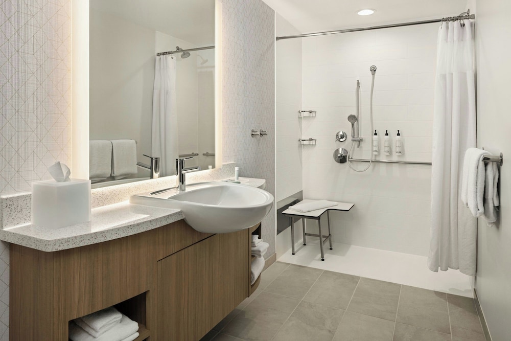 SpringHill Suites by Marriott Bettendorf 28/35