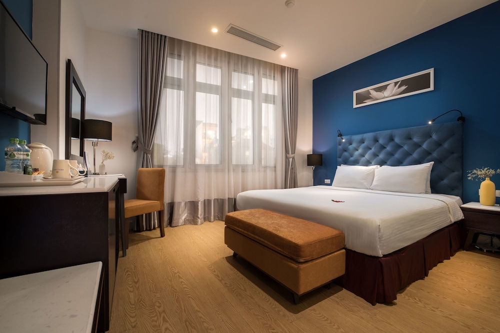 JUNIOR, DOUBLE BED, CITY VIEW