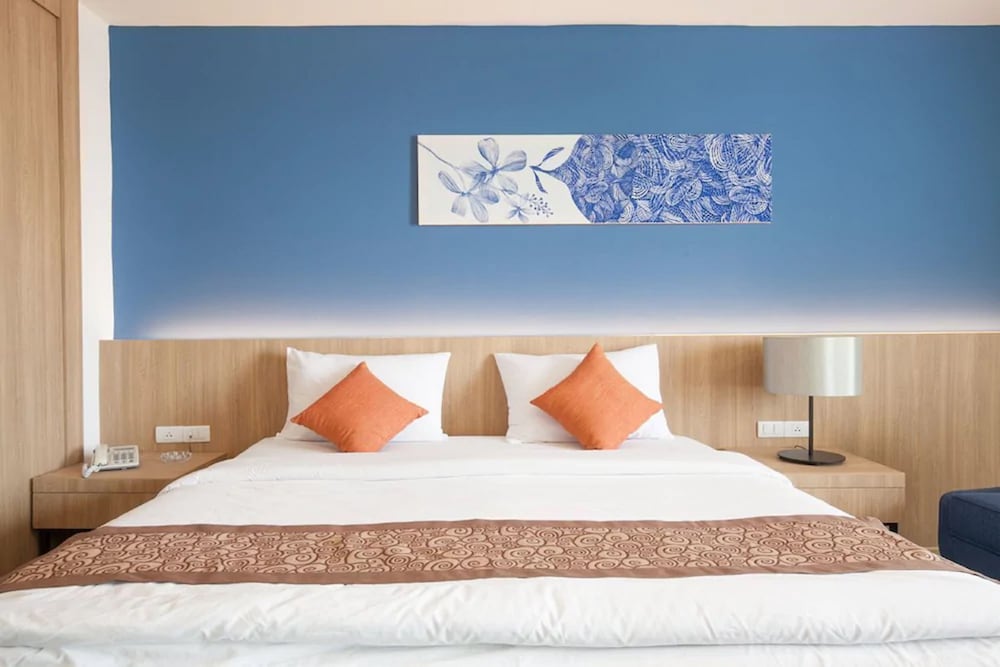 SUPERIOR, DOUBLE OR TWIN BED