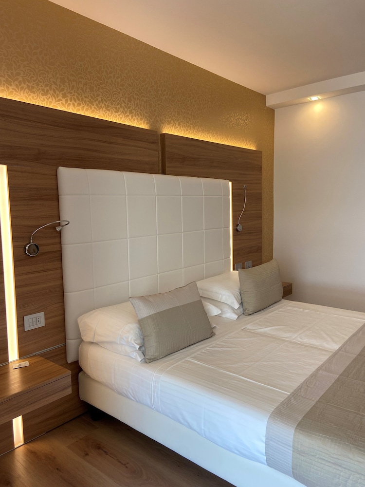 Kriss Internazionale Hotel 16/70