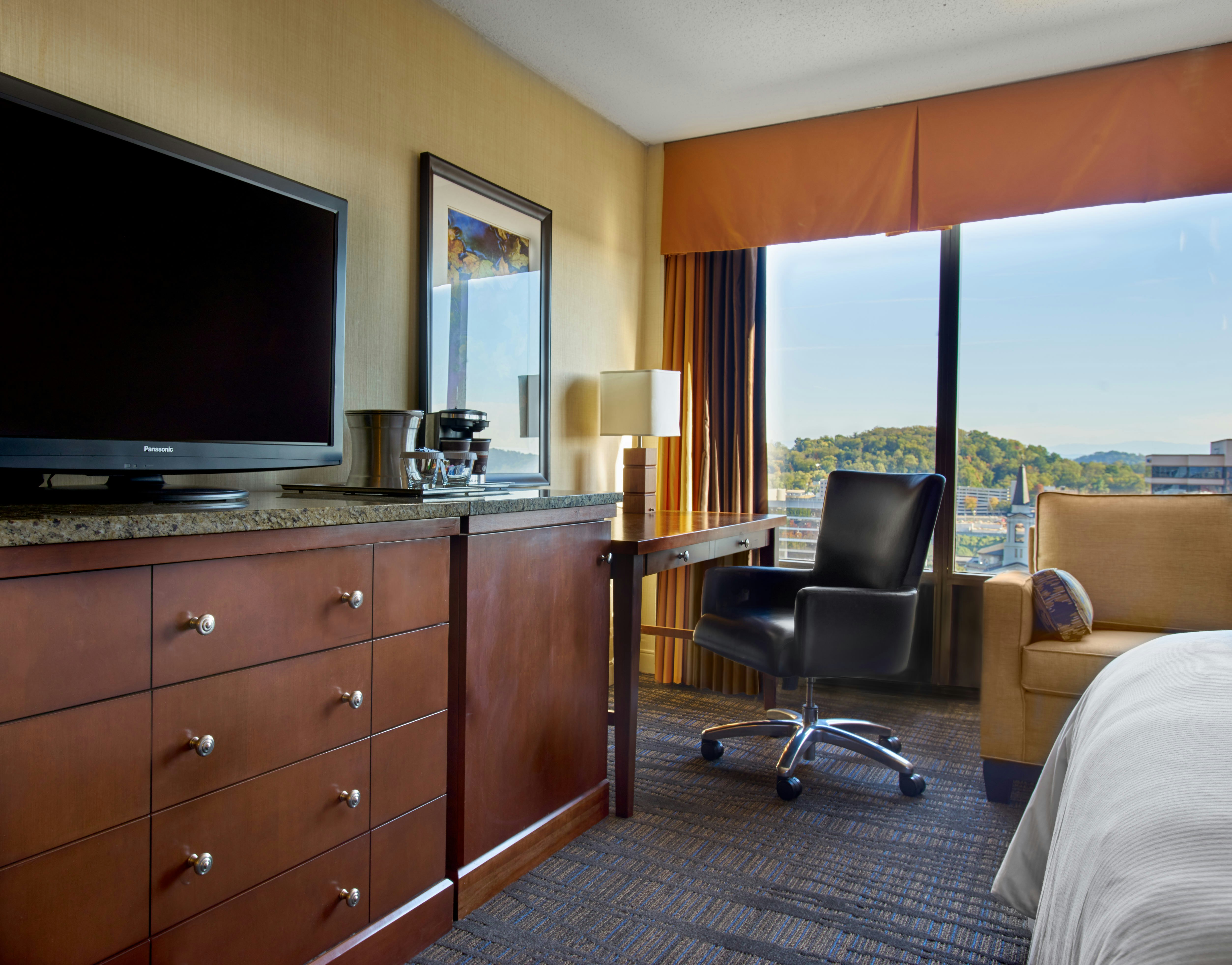 HILTON KNOXVILLE 32/34