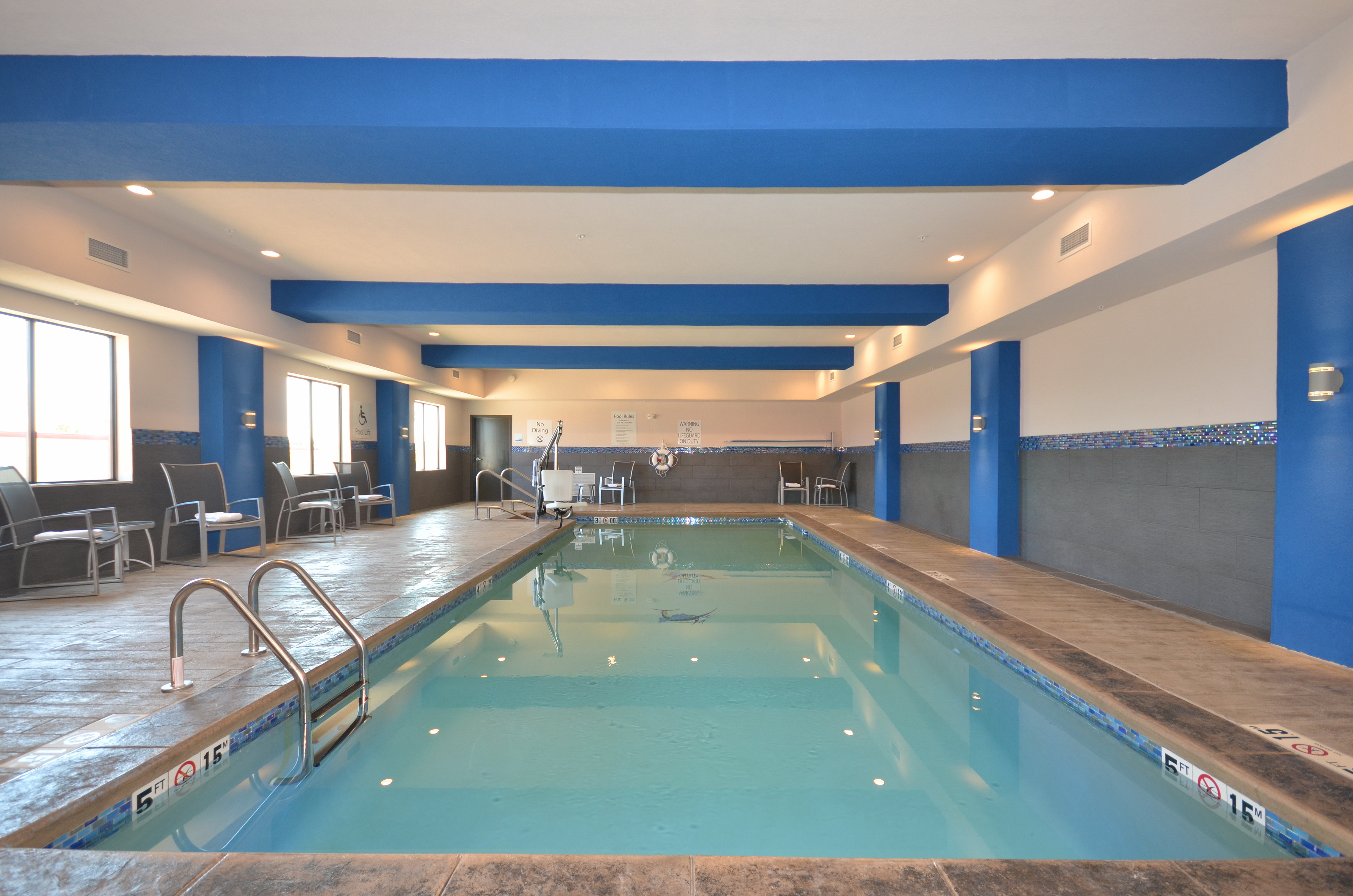 Holiday Inn Express & Suites Oklahoma City Mid - Arpt Area 13/25