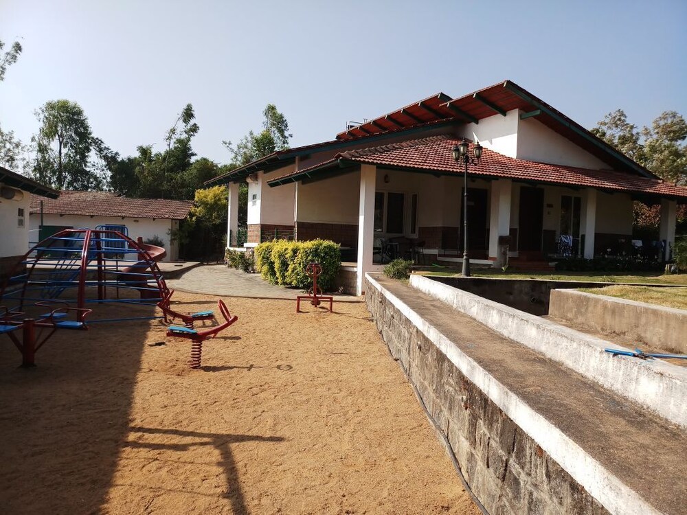 EKA RESORT 34/35