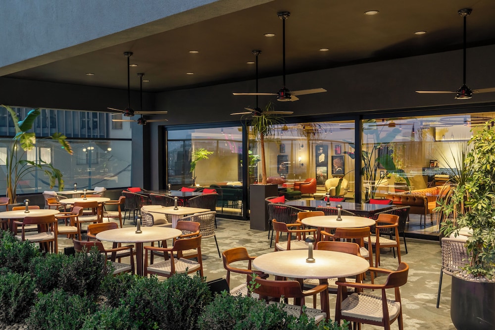 Radisson RED Izmir Point Bornova 47/59