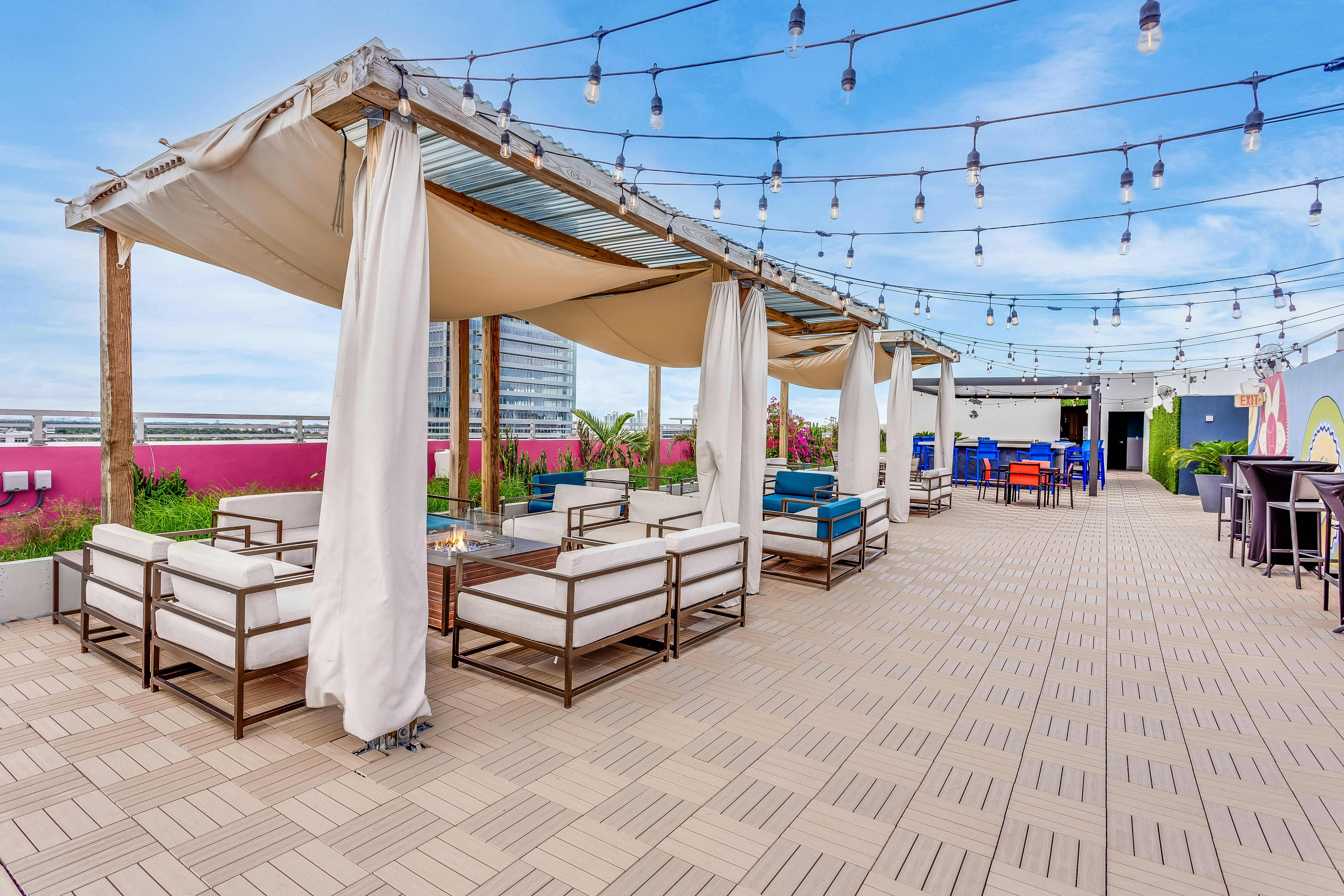 Serena Hotel Aventura Tapestry Collection by Hilton 60/60