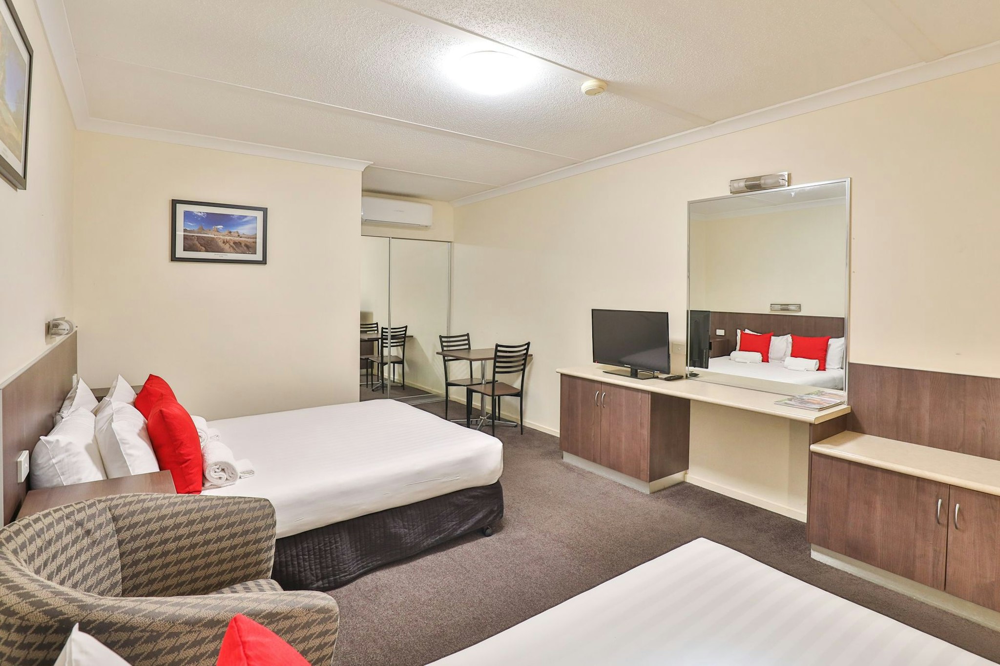 BOULEVARD MOTOR INN 8/27