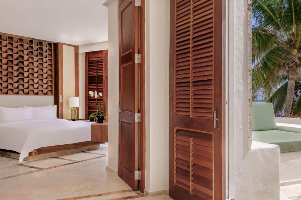 2 Bedrooms, Diamond Club, Presidential, Suite, Ocean Front, Private Pool
