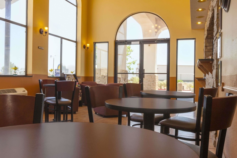 Days Inn by Wyndham Los Lunas 26/33