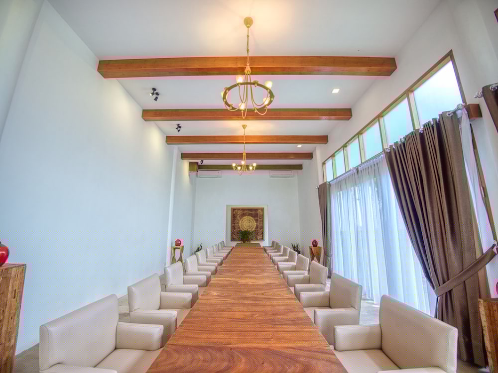 Nirwana Resort Hotel 60/74