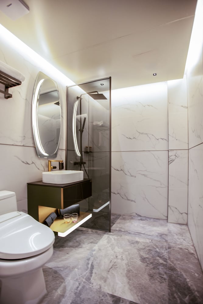 L&L Jeju Hotel 51/53