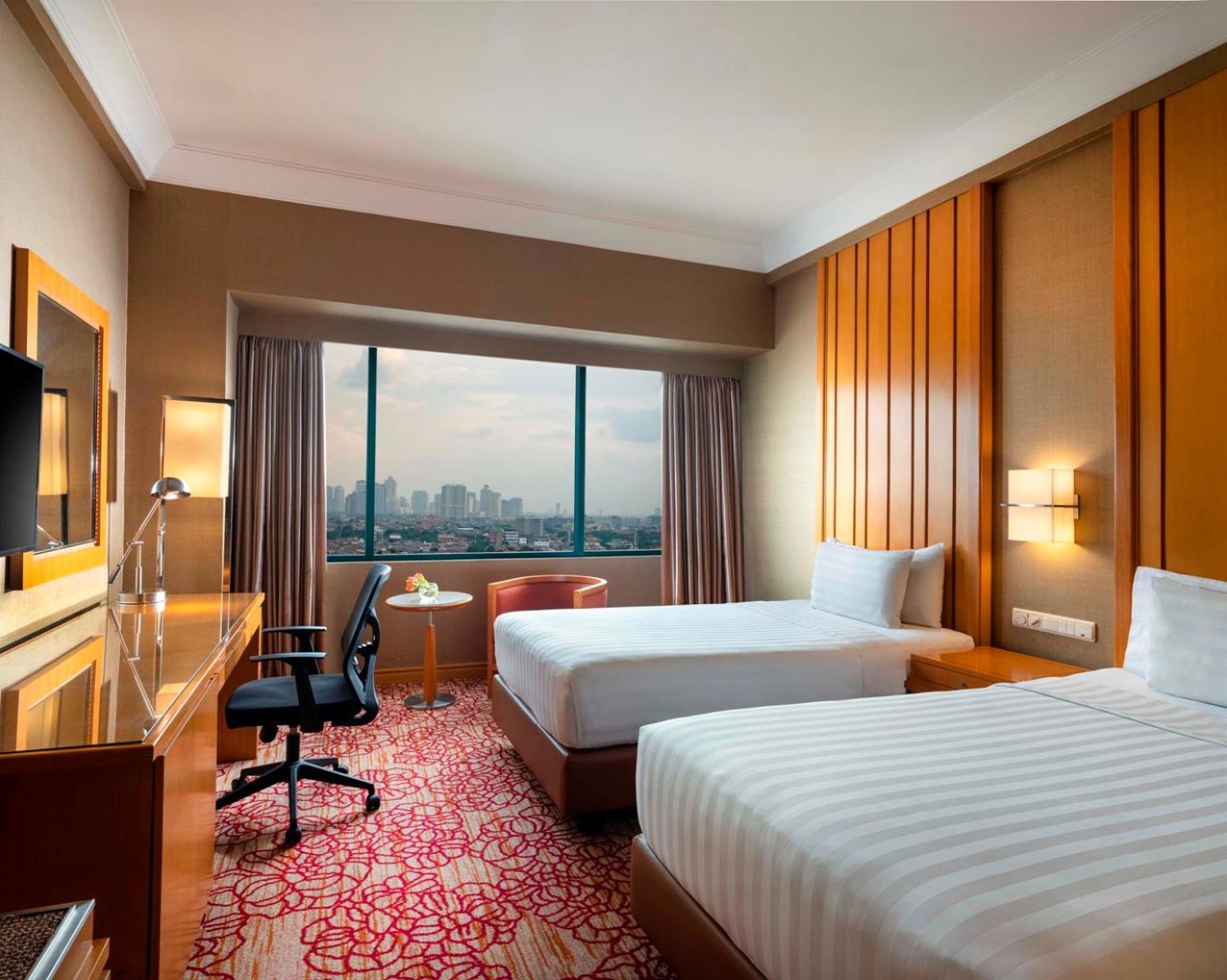 Room, Twin Beds, Pool View