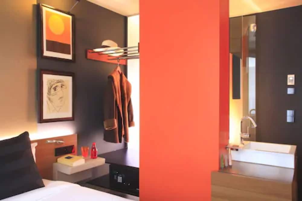Fred Hotel 34/70