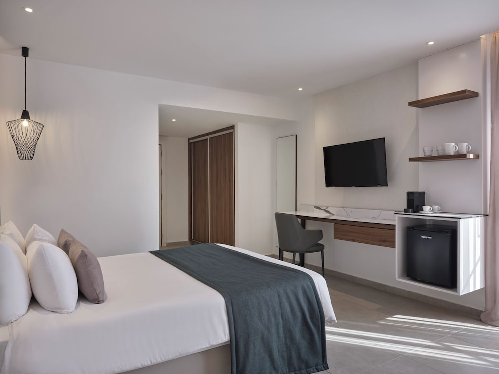ROOM, DOUBLE BED, INLAND VIEW