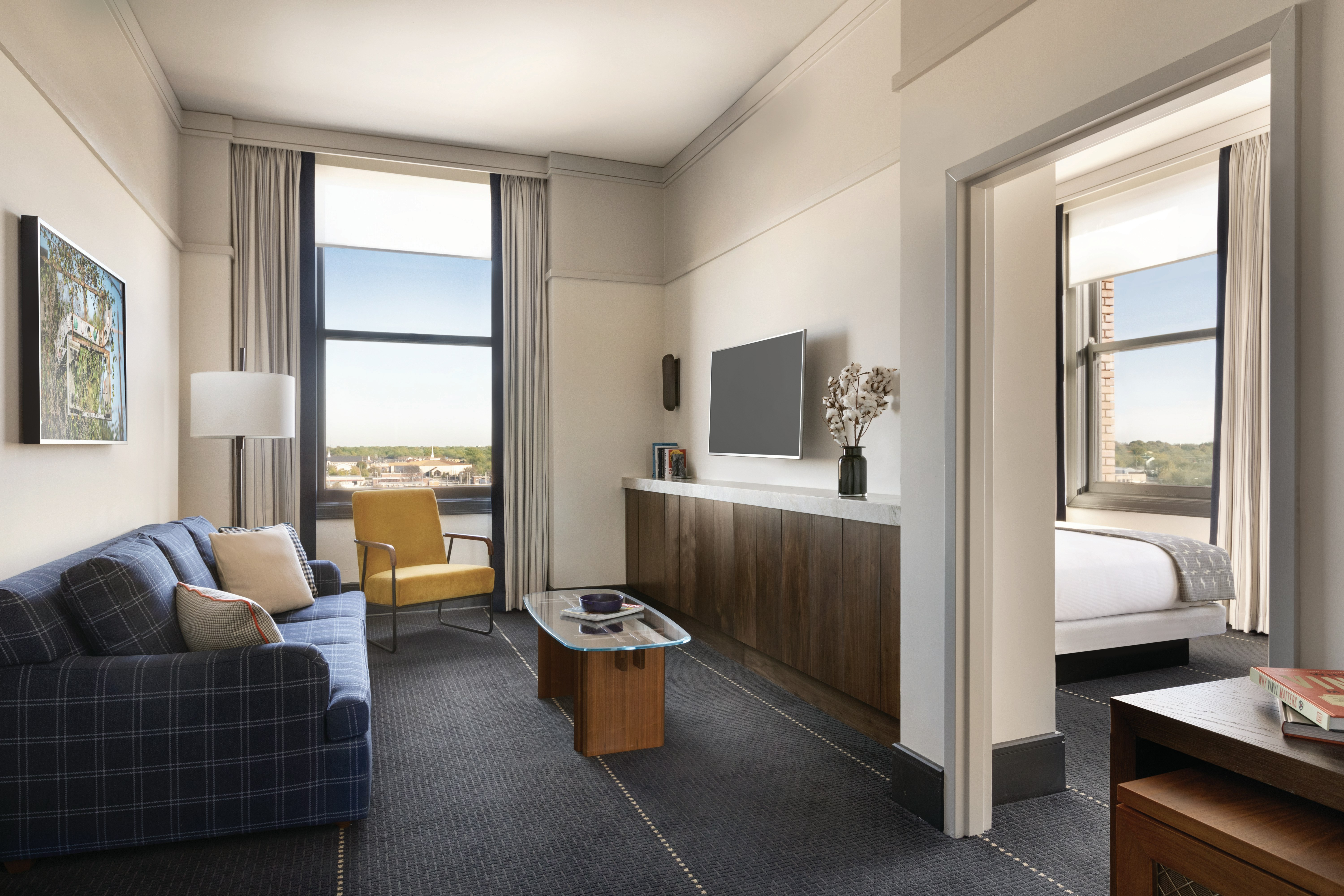 Suite, King Bed, Main Line