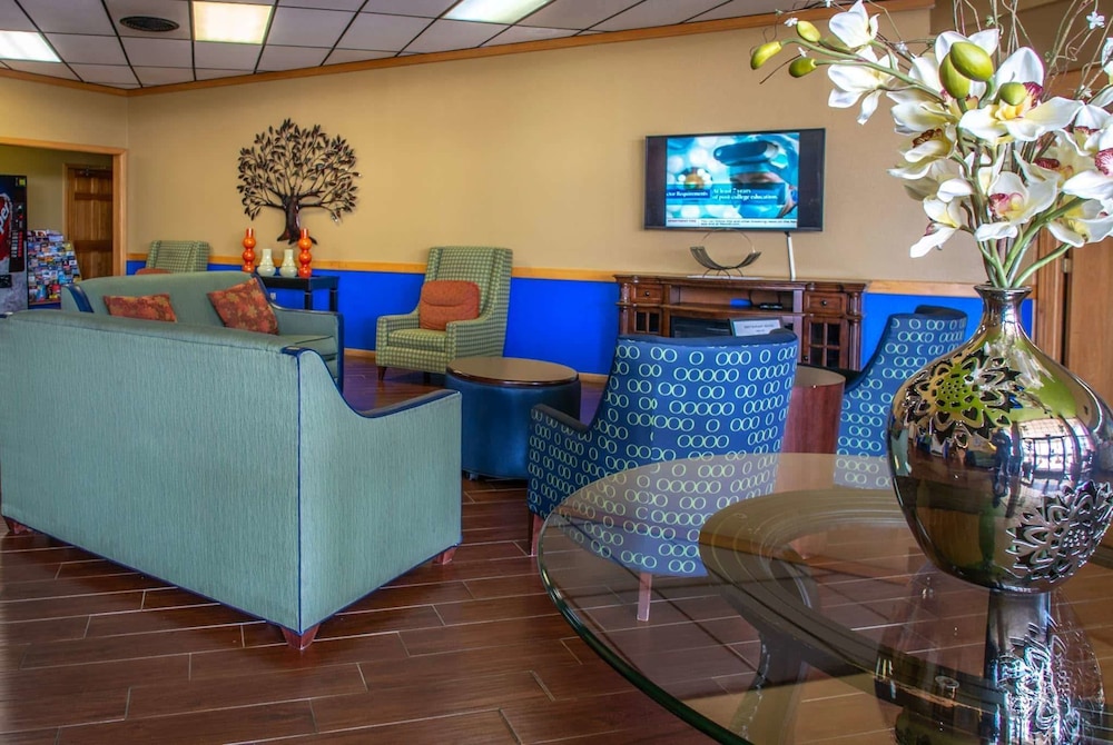 Days Inn by Wyndham Clinton 9/24