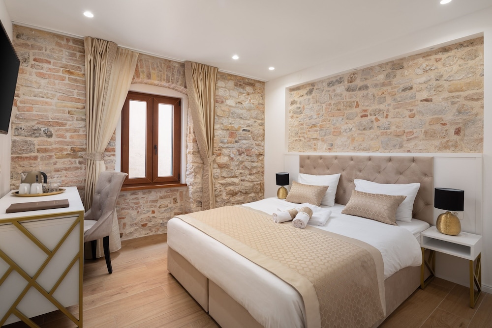 Le Premier Luxury Rooms 7/43