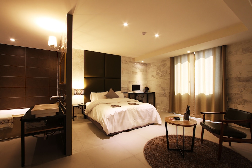 SR Design Hotel 18/60