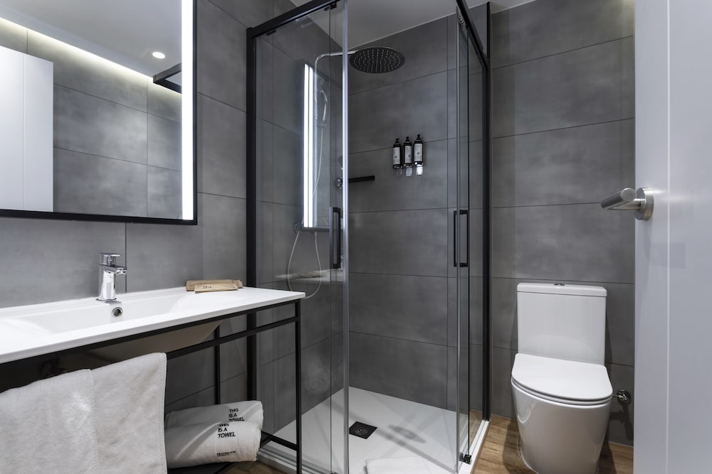 غرفة قياسية بسرير مزدوج، Petit Palace Cliper Gran Via 10/10