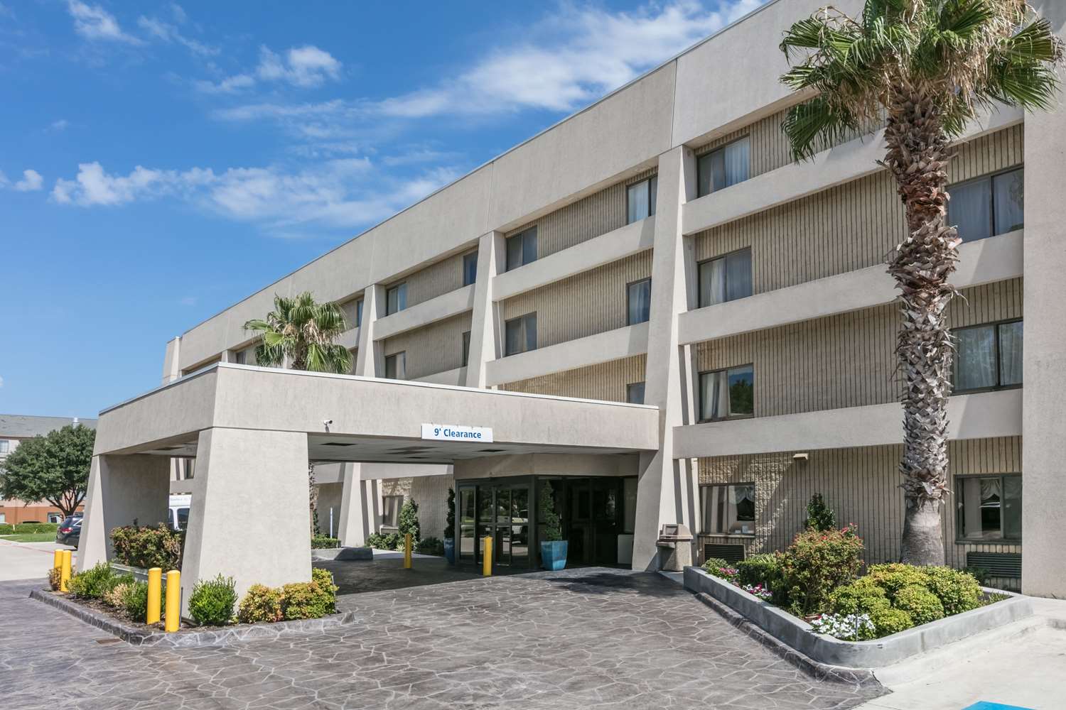 Baymont By Wyndham Arlington At Six Flags Dr 39/41