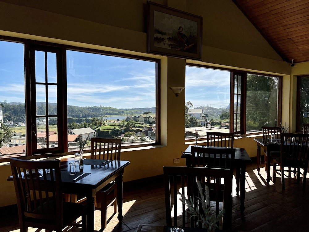 Tea Bush Hotel 41/71