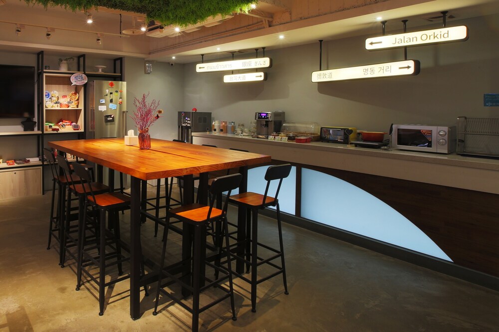 Loosha Hostel 62/69