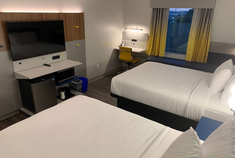Microtel Inn and Suites by Wyndham Rehoboth Beach 24/62